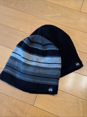 Wind River Striped Grey & Black Beanie Duo